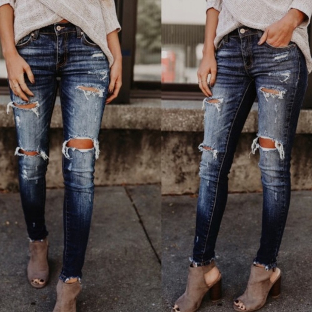 SALE 🆕 Distressed Frayed Ankle Jeans
